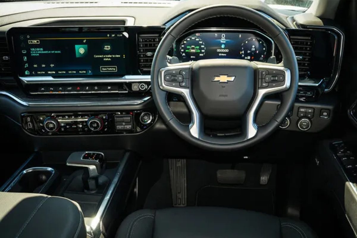 2026 Chevrolet Silverado T1 MY26i 1500 LTZ Premium Pickup Crew Cab W/Tech Pack Polar White Tricoat