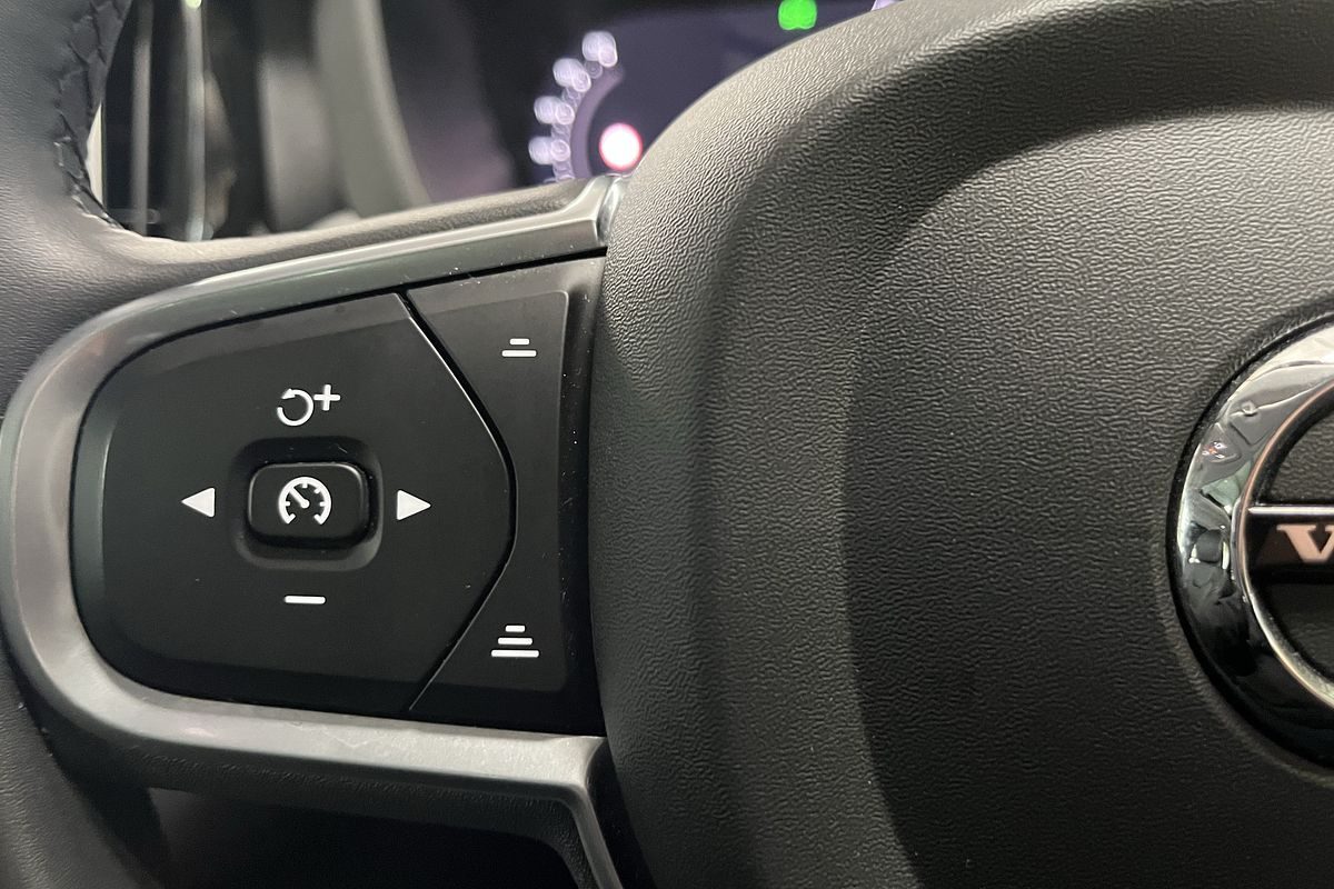 2024 Volvo XC60 Plus T8 Plug-In Hybrid