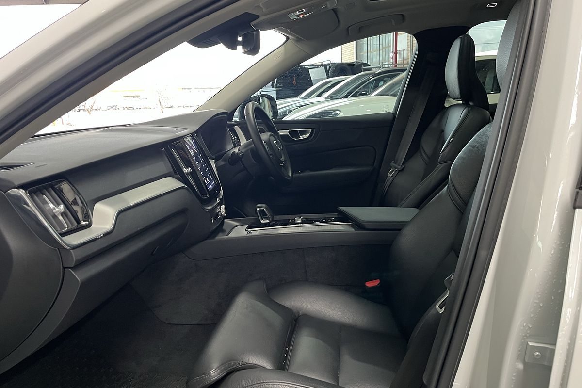 2024 Volvo XC60 Plus T8 Plug-In Hybrid