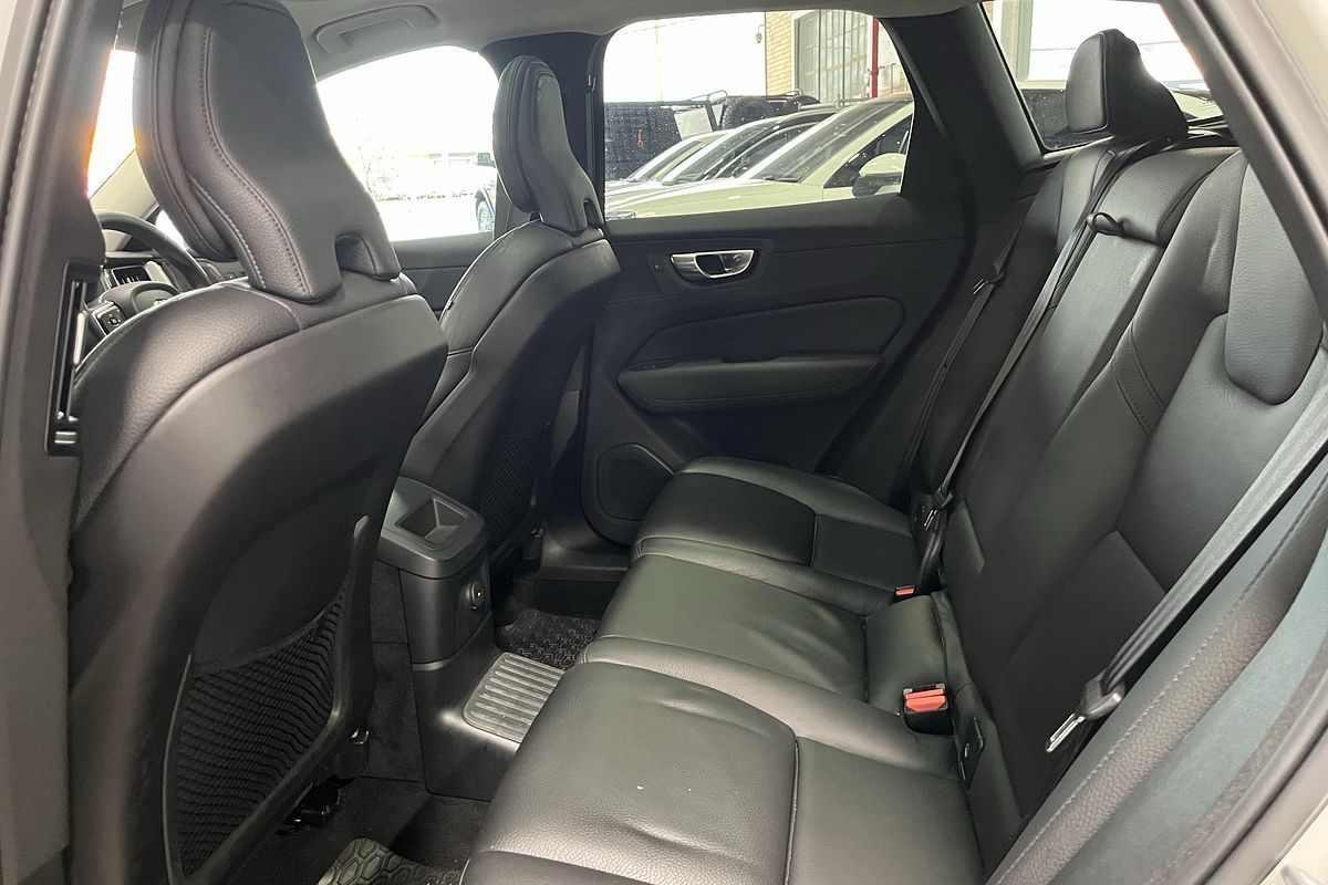 2024 Volvo XC60 Plus T8 Plug-In Hybrid
