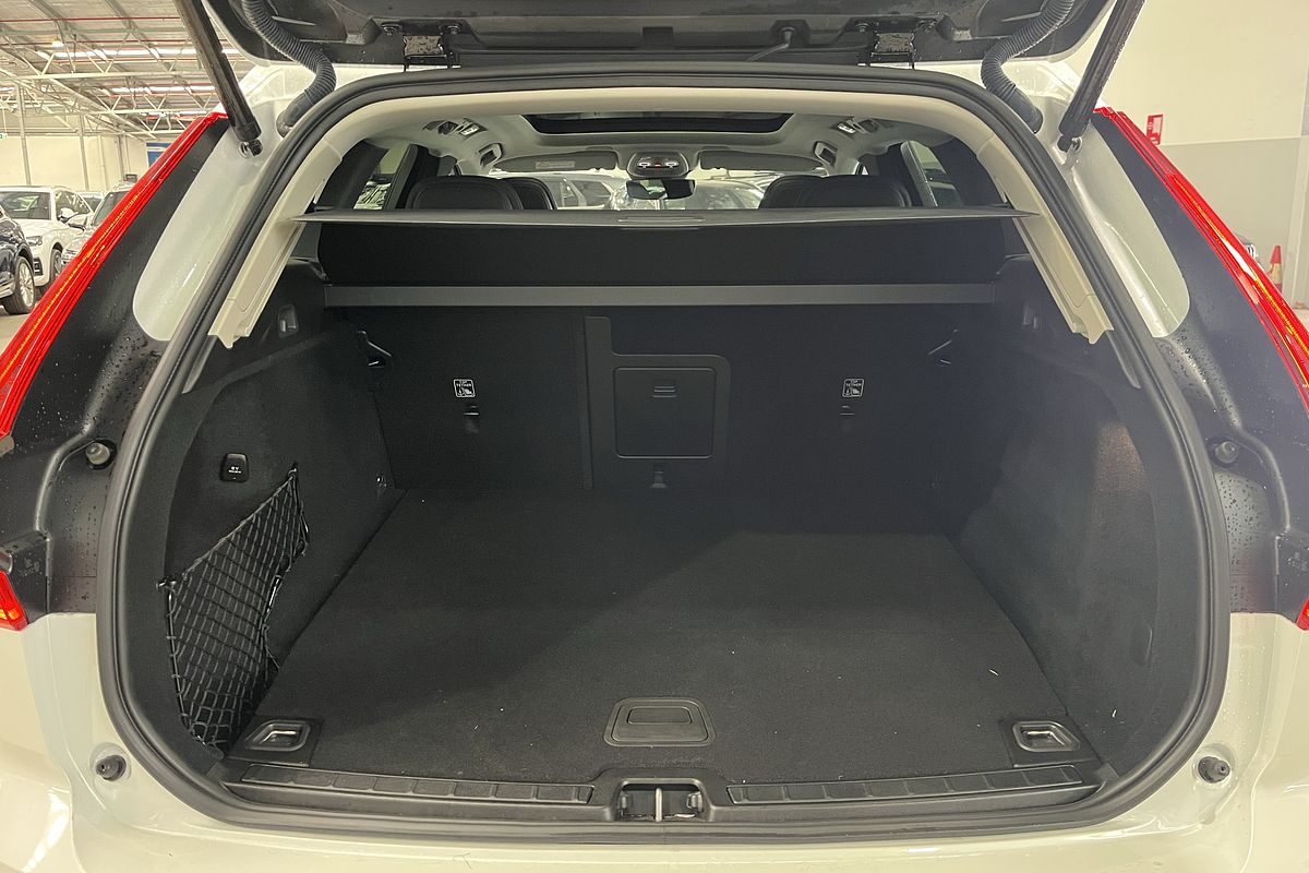 2024 Volvo XC60 Plus T8 Plug-In Hybrid