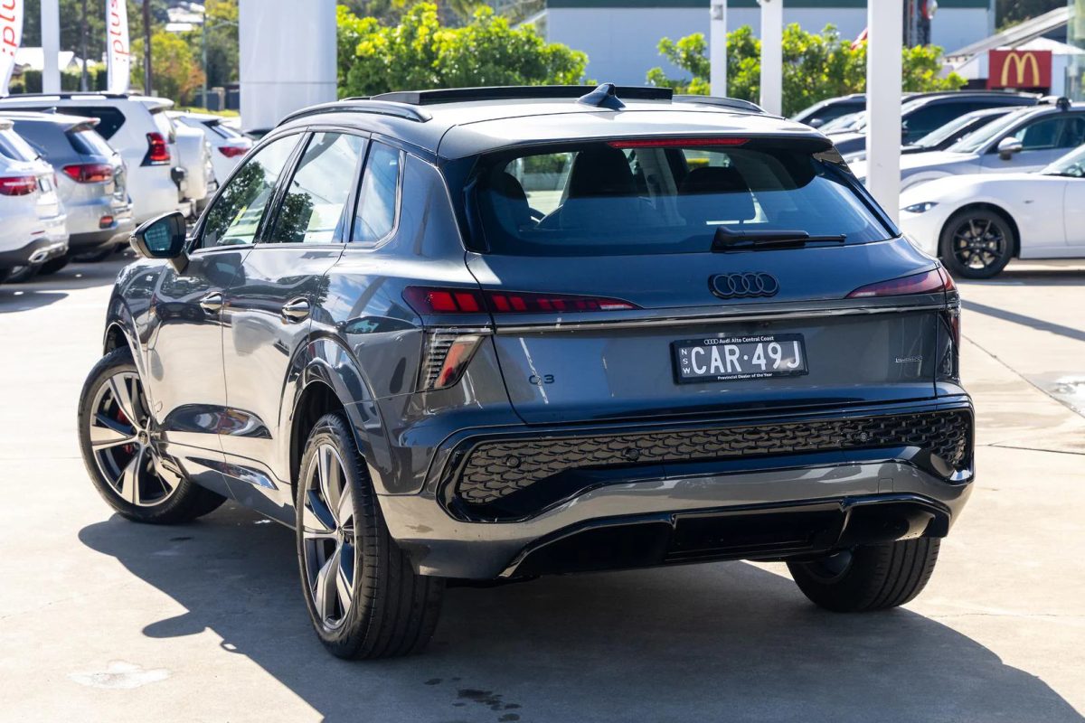 Audi Q3 SUV TFSI quattro 150 kW launch edition