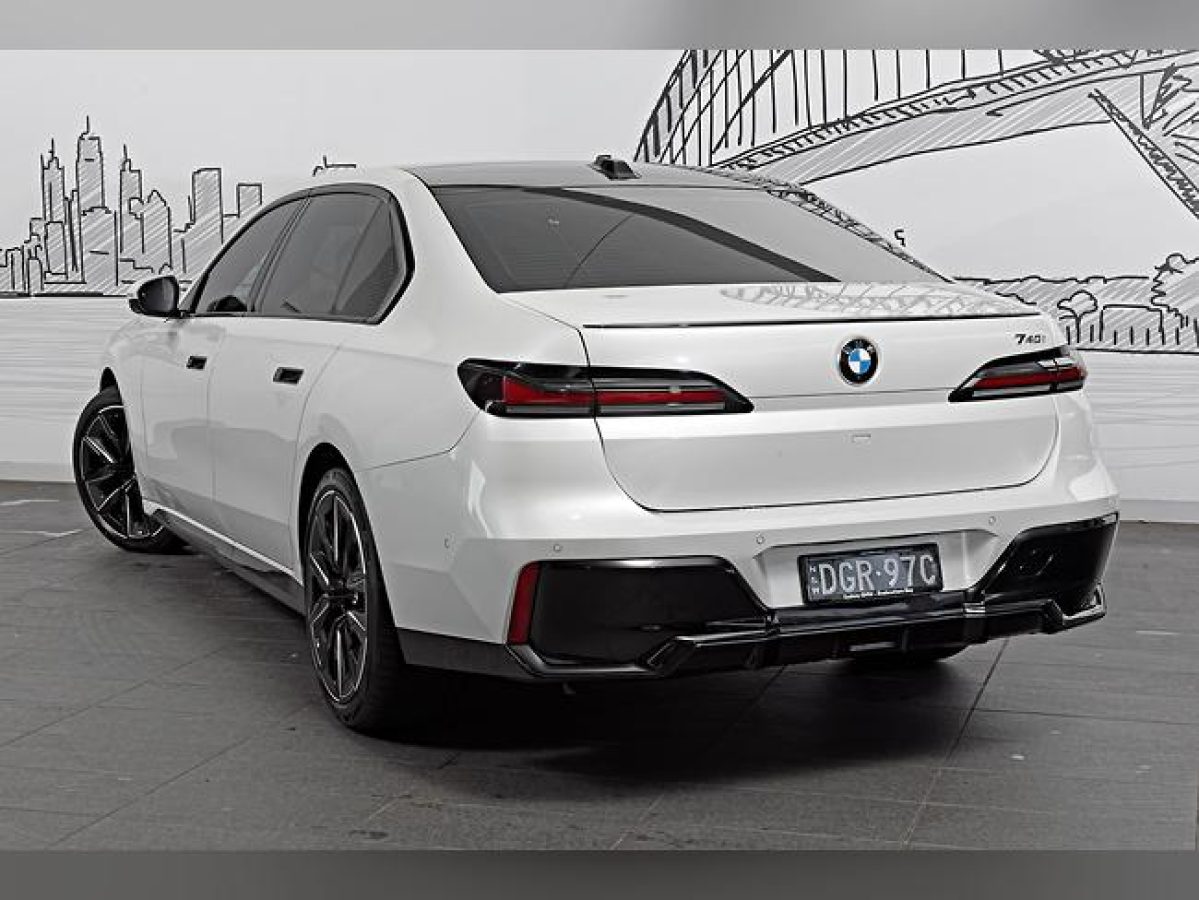 2025 BMW 740i M Sport Sports Automatic