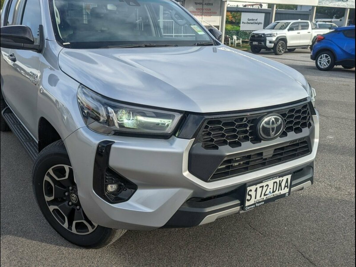 2025 Toyota Hilux SR5 Double Cab 48V
