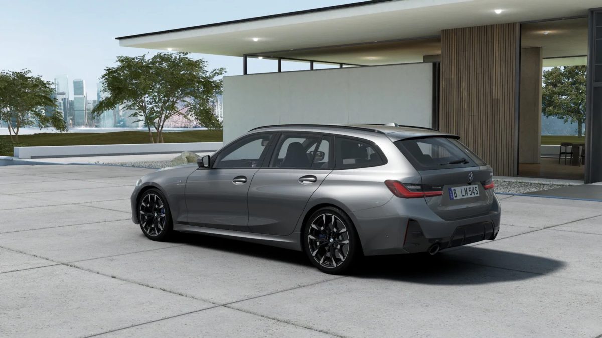 2026 BMW 330i Touring Automatic