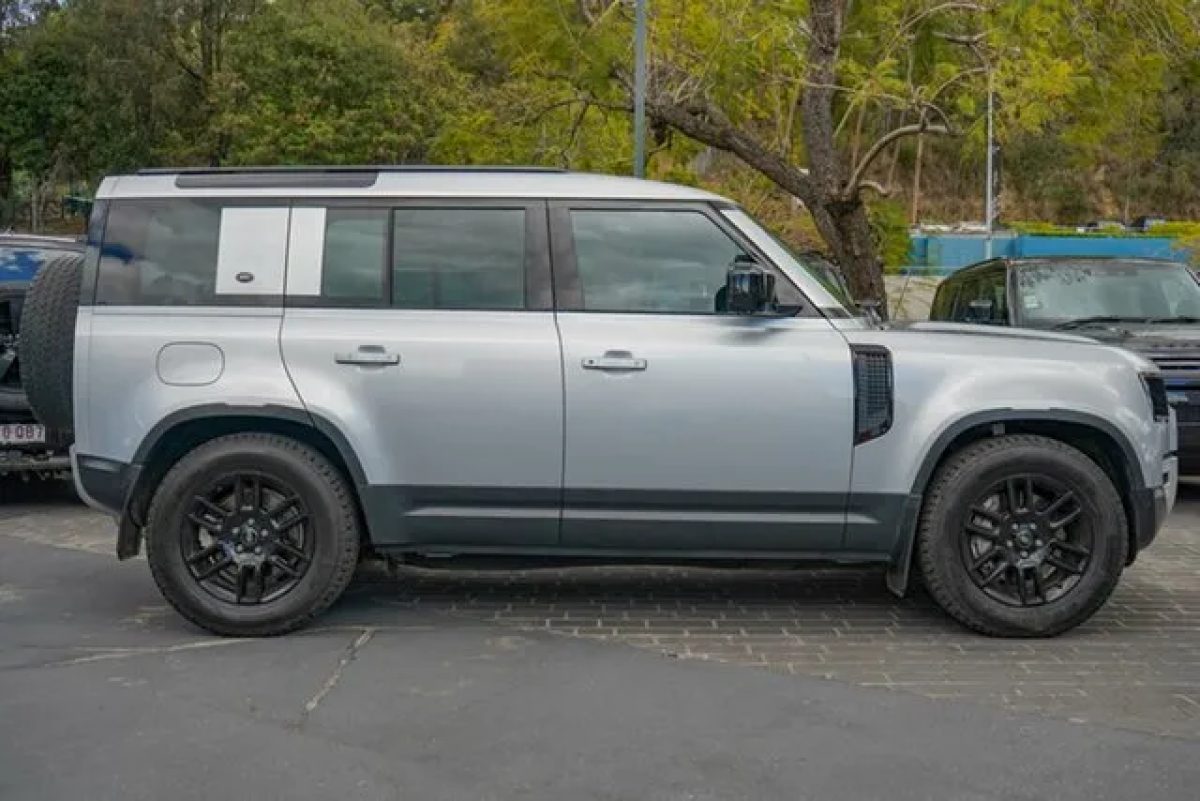 2023 Land Rover Defender L663 23.5MY 110 D300 AWD SE Silver 8 Speed Sports Automatic Wagon