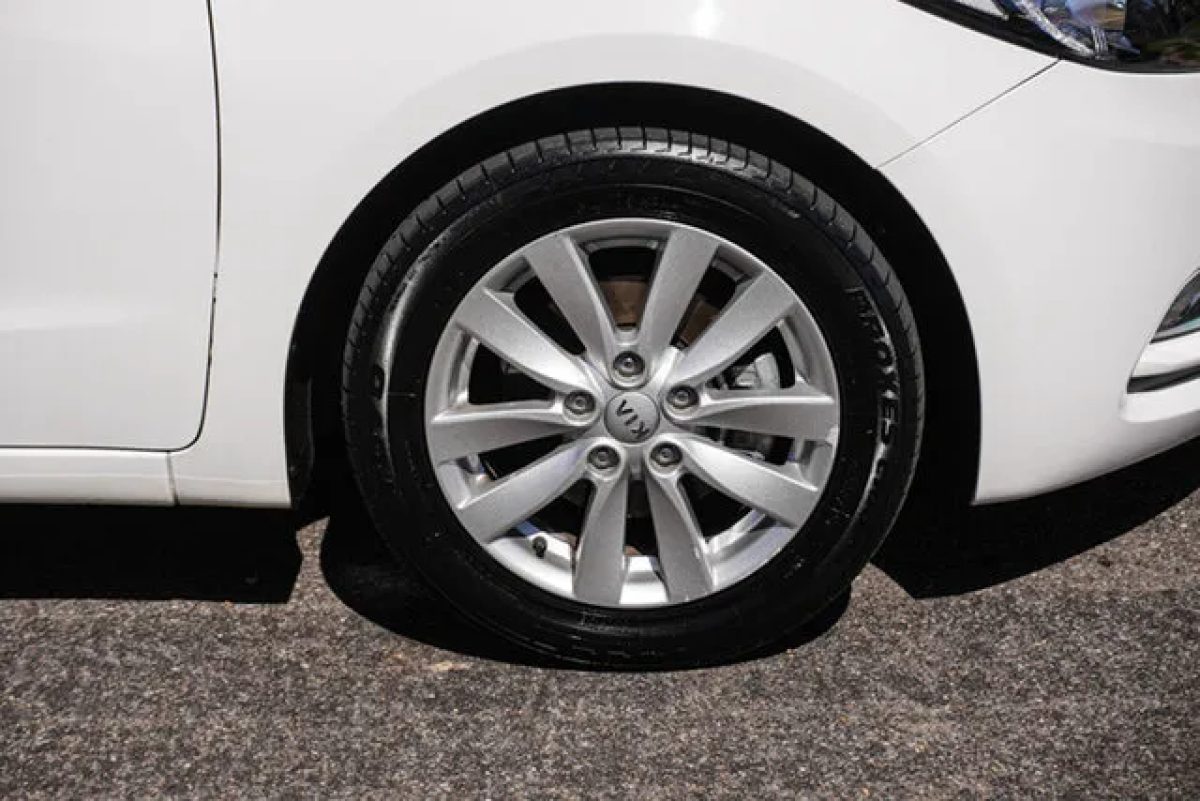 2015 Kia Cerato YD MY15 S Premium Clear White 6 Speed Sports Automatic Sedan