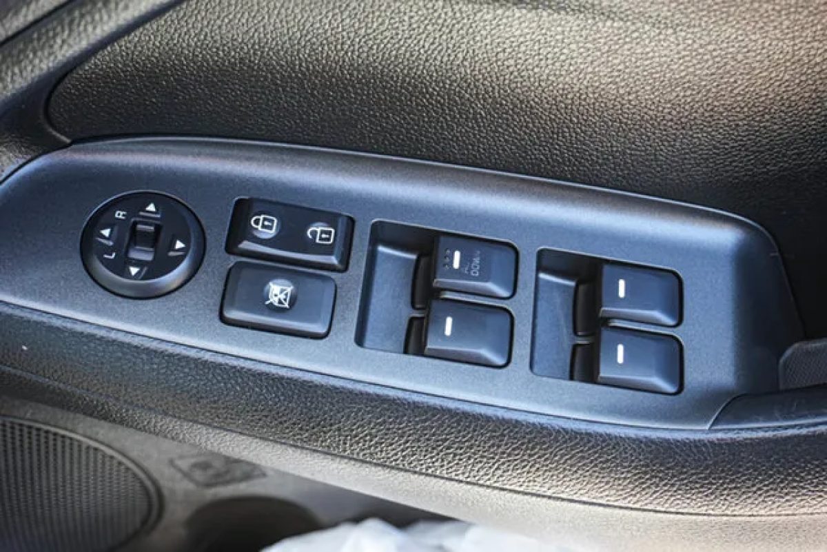 2015 Kia Cerato YD MY15 S Premium Clear White 6 Speed Sports Automatic Sedan