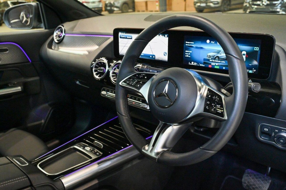 2025 Mercedes-Benz GLA-Class GLA250 e with EQ hybrid technology Auto