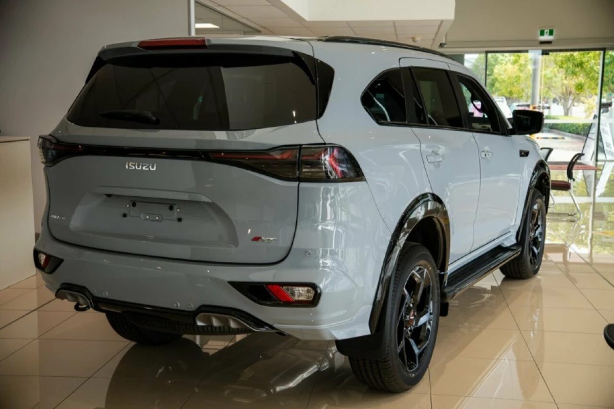 2026 Isuzu MU-X X-TERRAIN 4X4 Dual Range