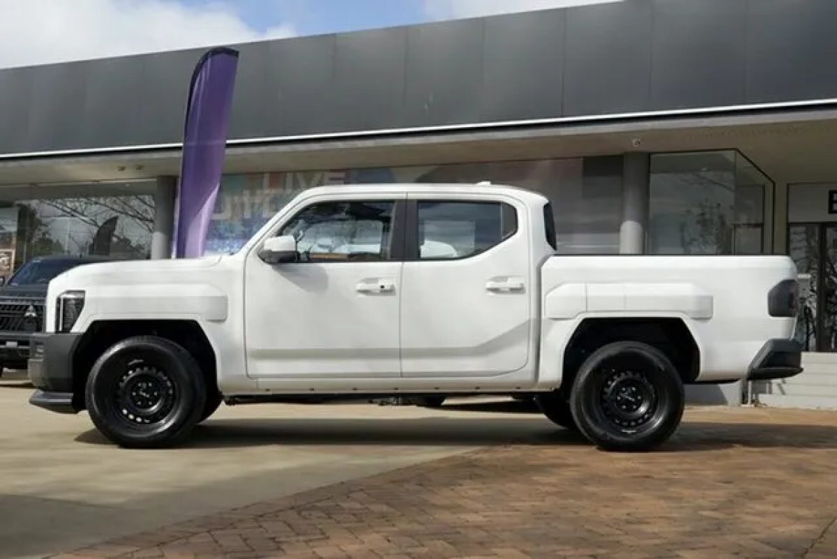 2025 Kia Tasman TK MY26 S 4X4 Clear White 8 Speed Sports Automatic Cab Chassis