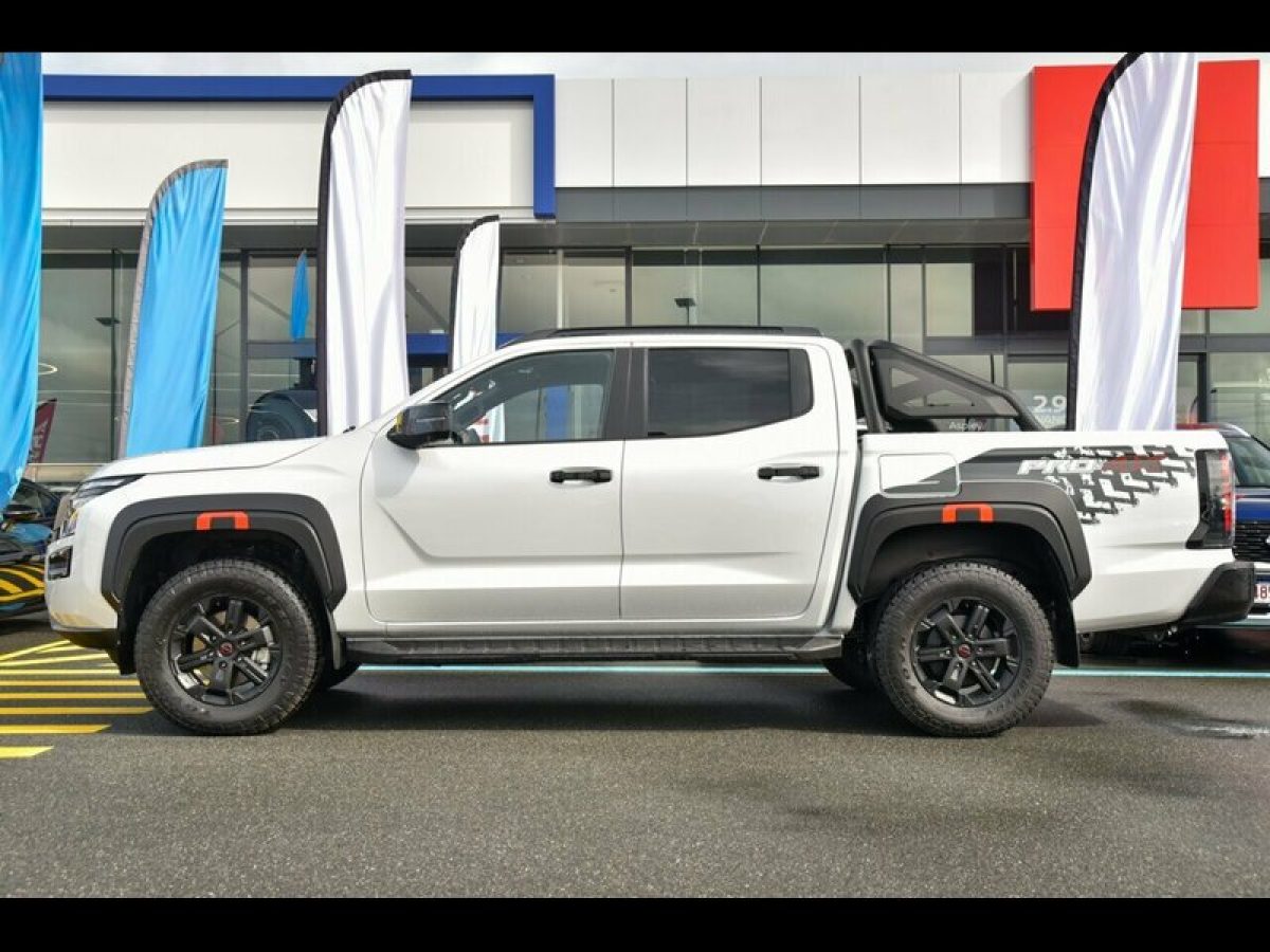 2026 Nissan Navara PRO-4X Pick-up Super 4WD Utility (Glacier White) Demo Car