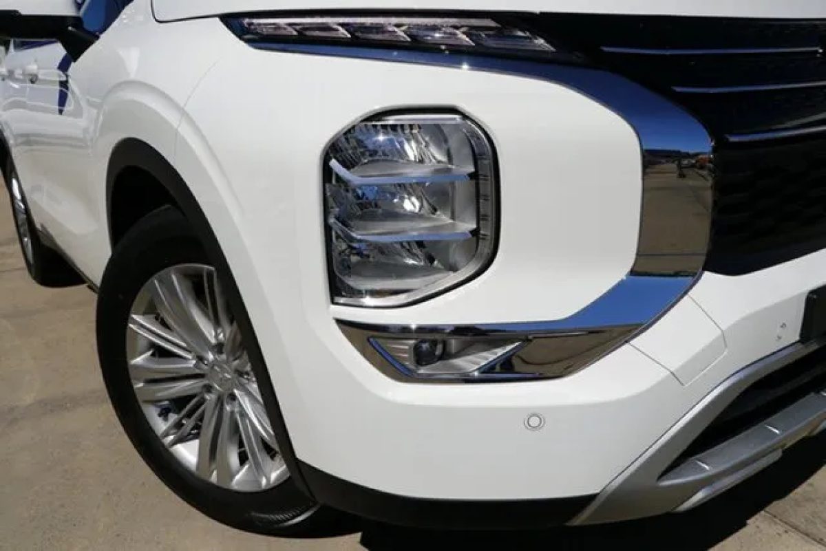 2025 Mitsubishi Outlander ZM MY24 LS AWD White 8 Speed Constant Variable Wagon