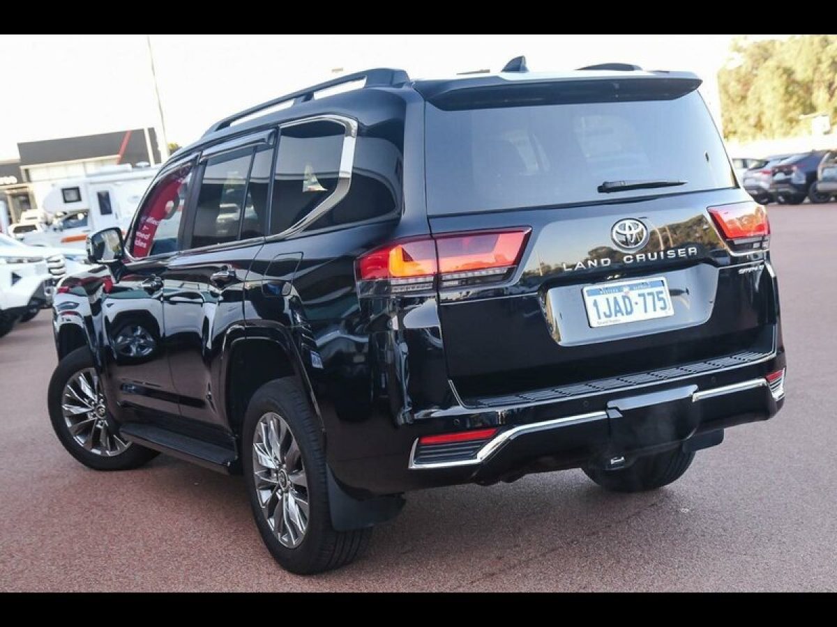2025 Toyota Landcruiser Sahara ZX