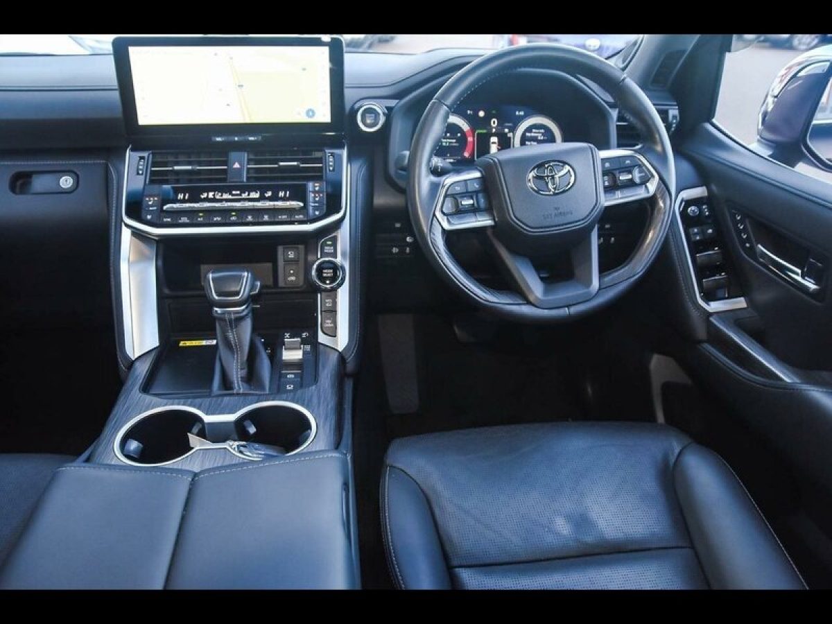 2025 Toyota Landcruiser Sahara ZX