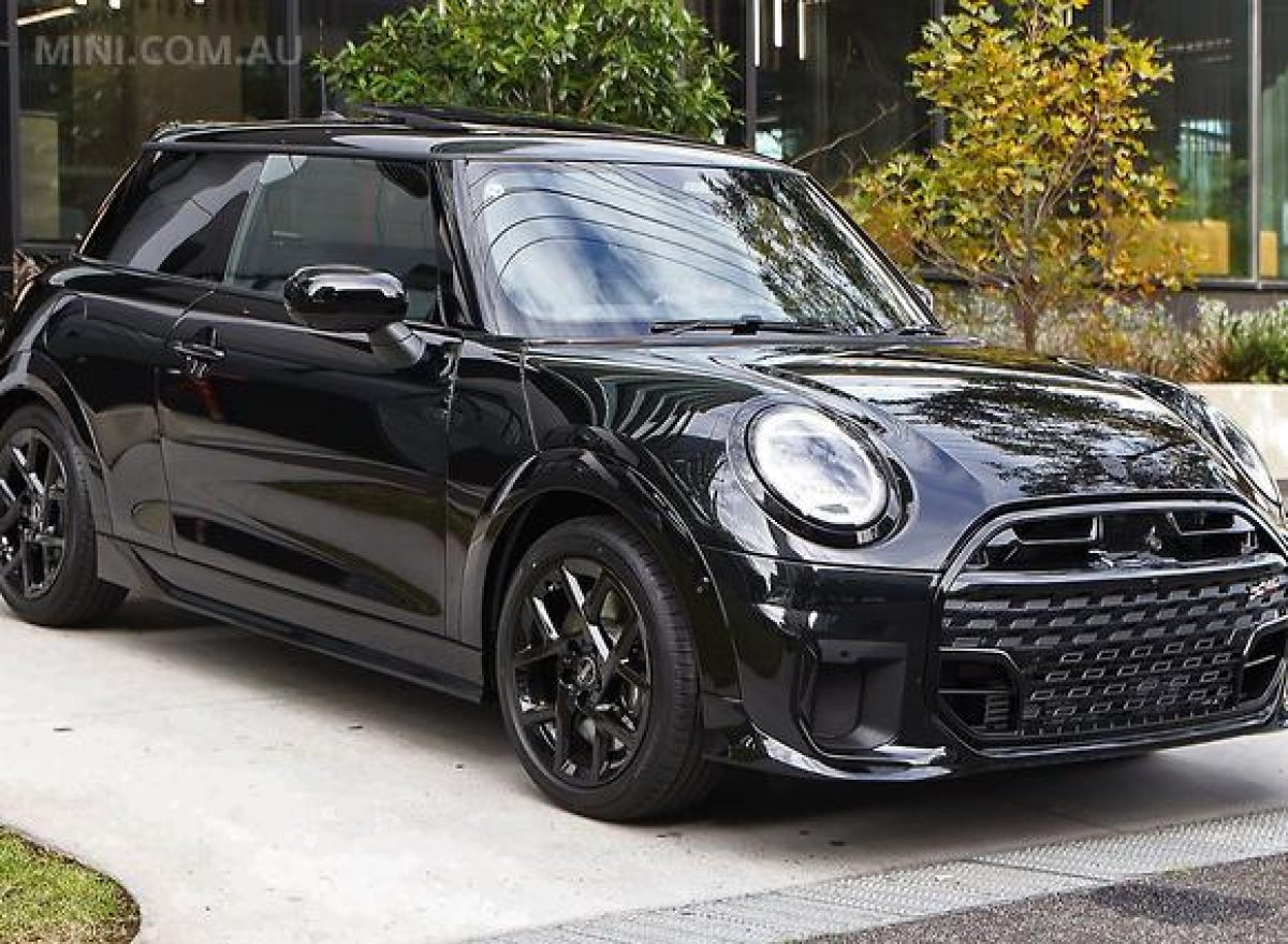 2026 MINI Cooper S Favoured Hatch