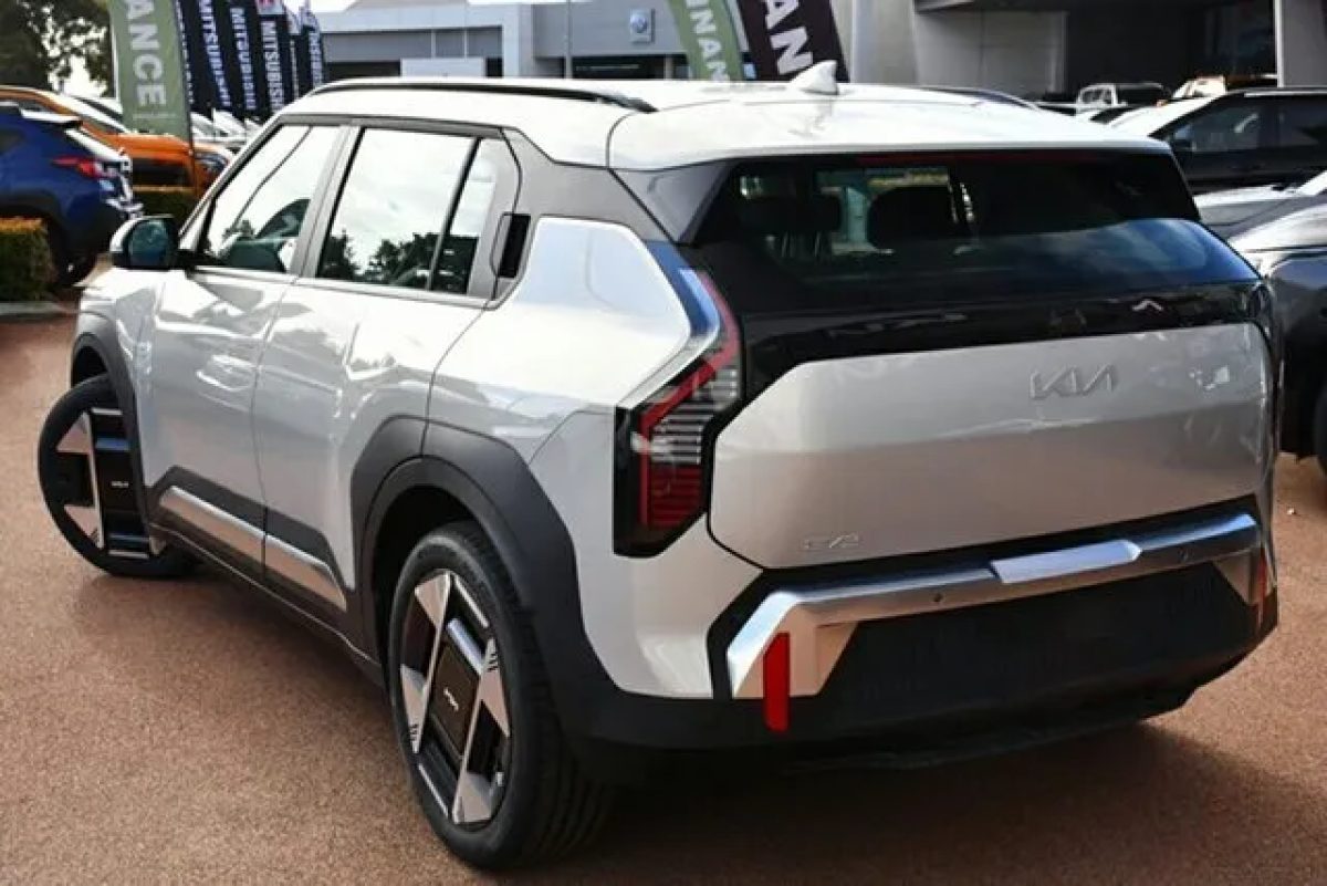 2026 Kia EV3 SV MY27 Earth 2WD Long Range Ivory 1 Speed Reduction Gear Wagon