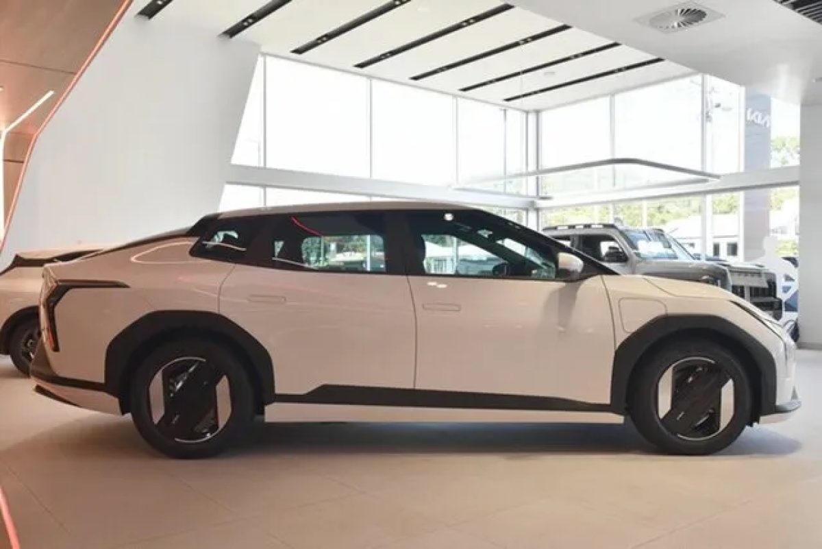 2026 Kia EV4 CT MY26 Air 2WD Standard Range Snow White Pearl 1 Speed Reduction Gear Sedan