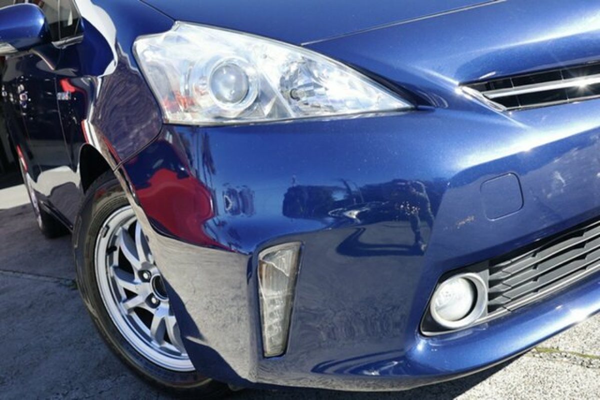 2013 Toyota Prius v L1