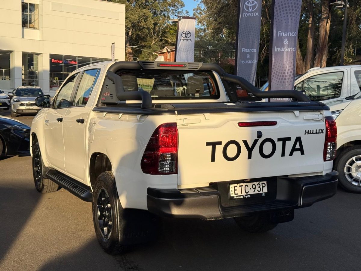 2022 Toyota Hilux SR