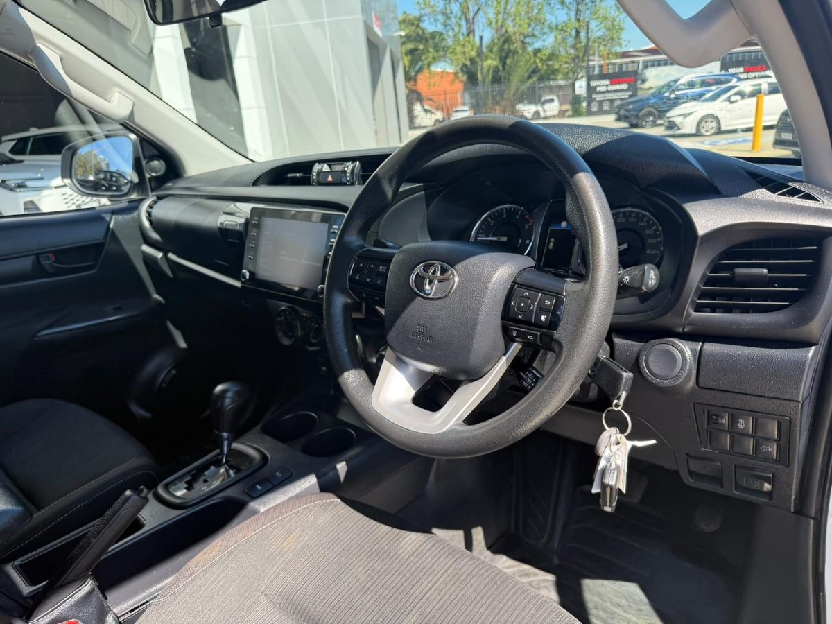 2022 Toyota HiLux 4x4 SR