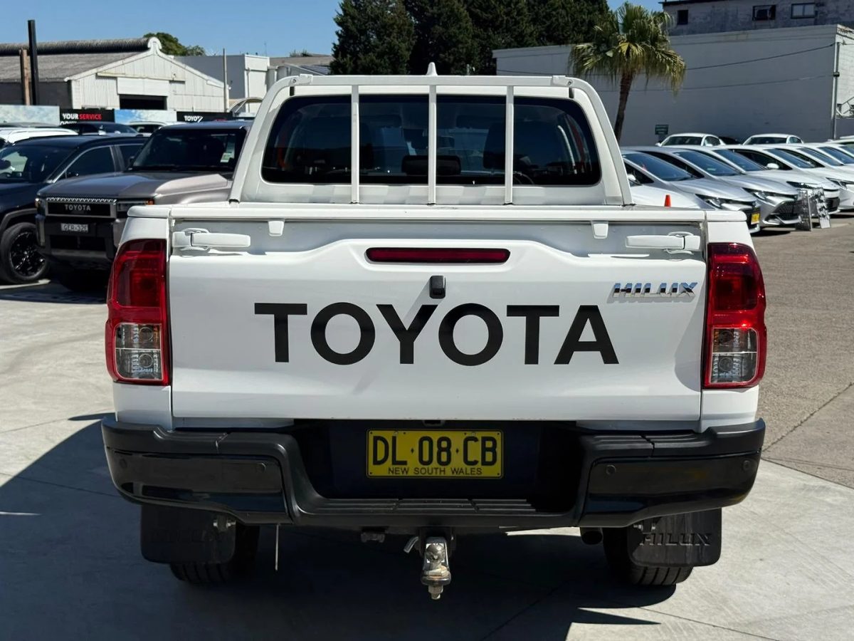 2024 Toyota HiLux 4x4 SR