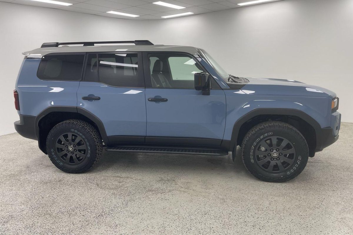 2025 Toyota Prado Altitude