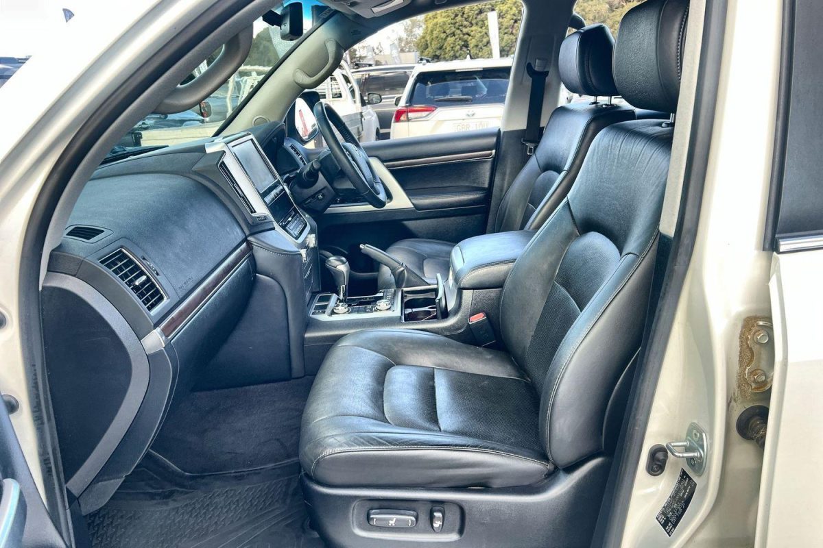 2021 Toyota Landcruiser VX