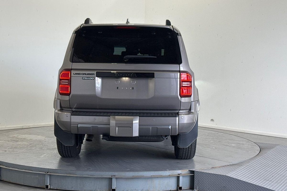2024 Toyota Landcruiser Prado VX