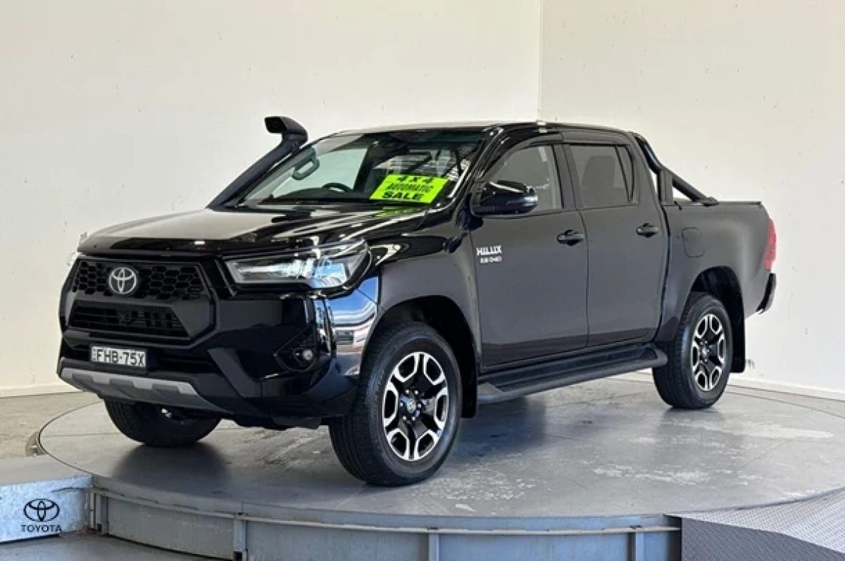 2024 Toyota Hilux SR5 48V