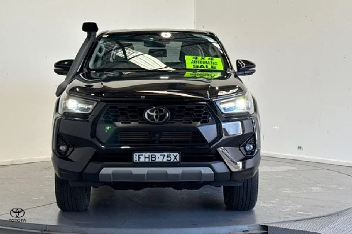 2024 Toyota Hilux SR5 48V