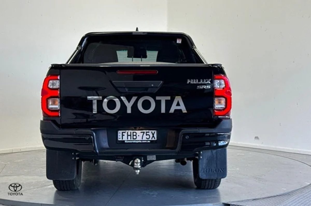 2024 Toyota Hilux SR5 48V