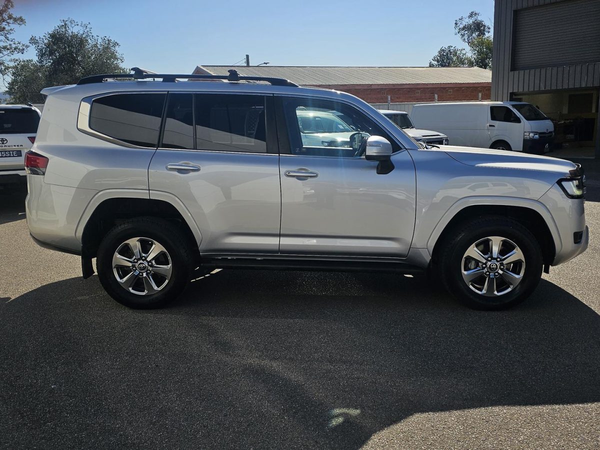 2021 Toyota Landcruiser VX