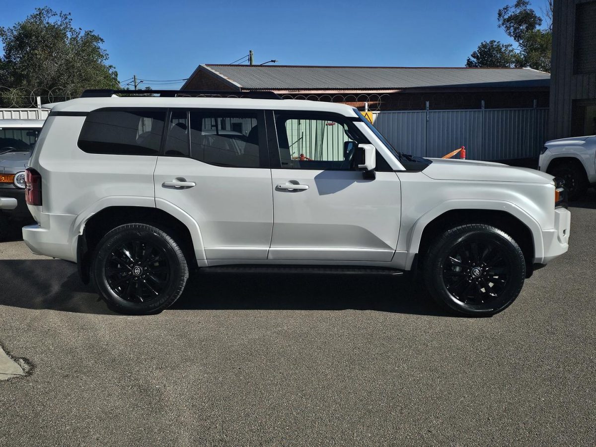 2024 Toyota Prado VX