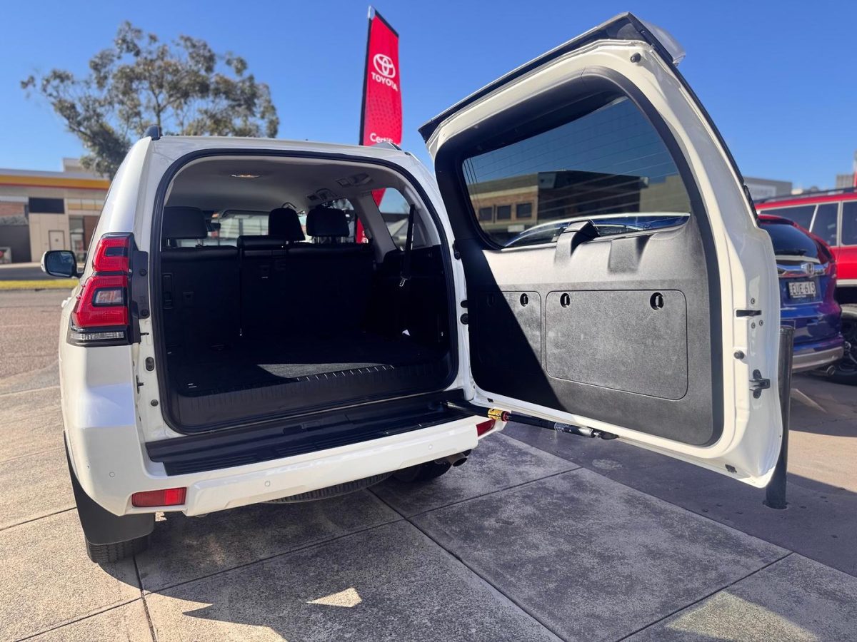 2023 Toyota Prado VX