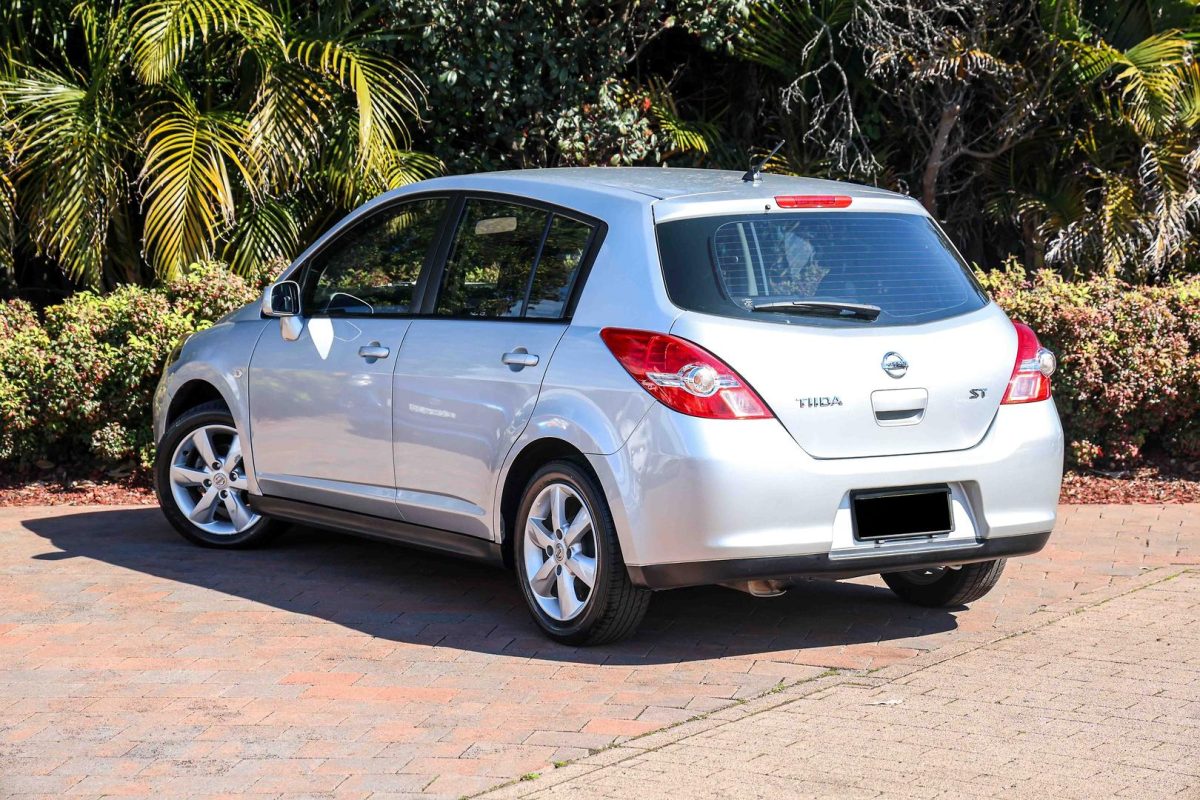 2012 NISSAN TIIDA ST