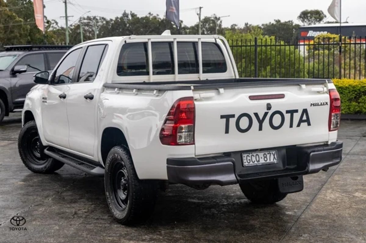2022 Toyota Hilux SR