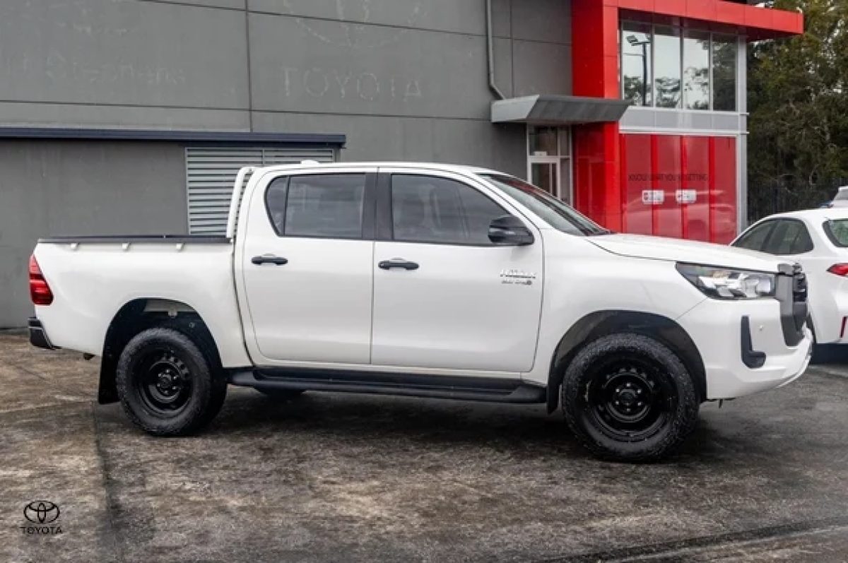 2022 Toyota Hilux SR
