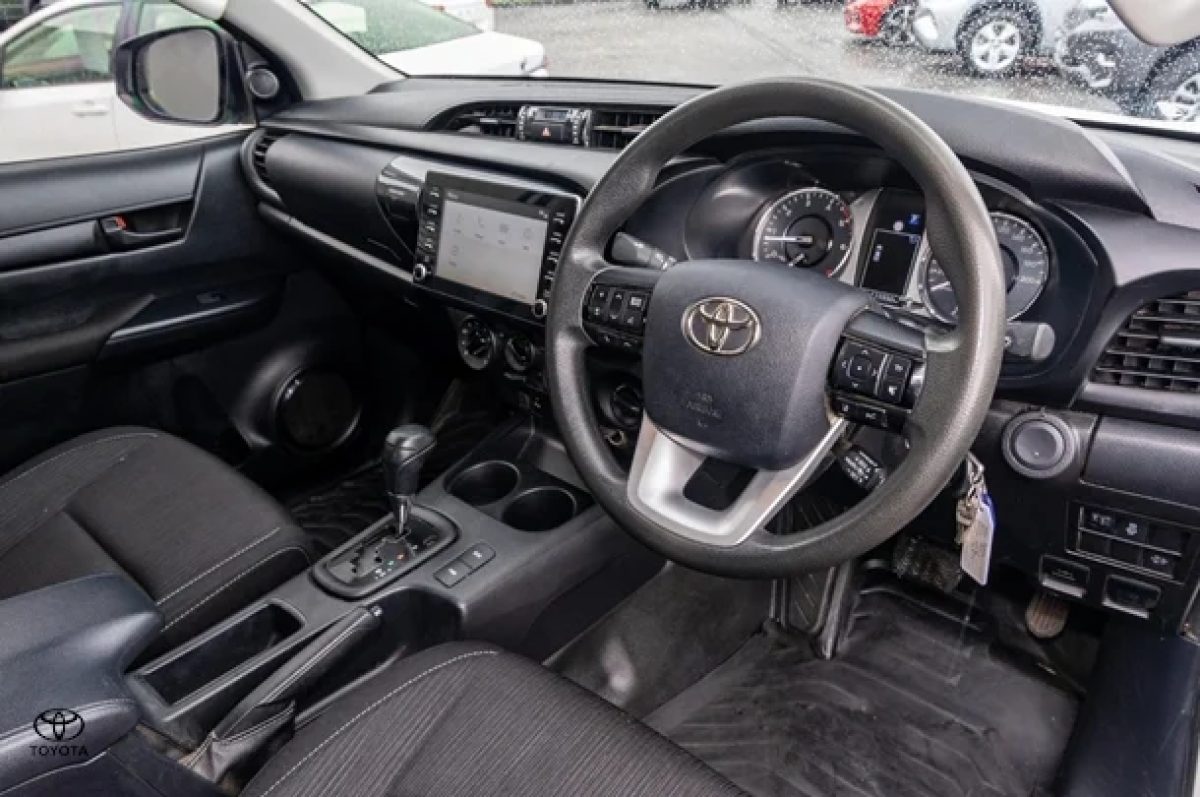 2022 Toyota Hilux SR