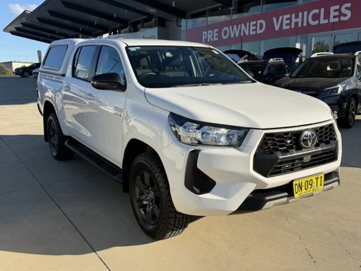 2025 Toyota Hilux 4x4 SR