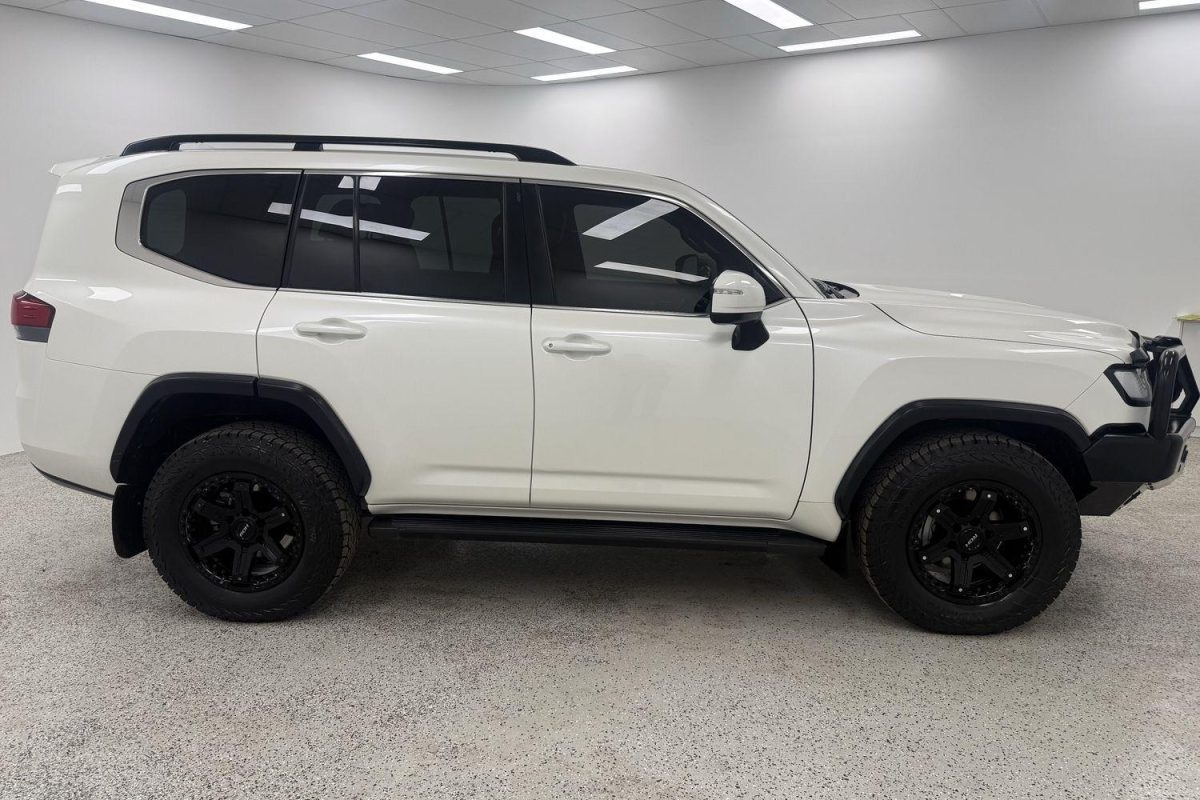 2023 Toyota Landcruiser VX