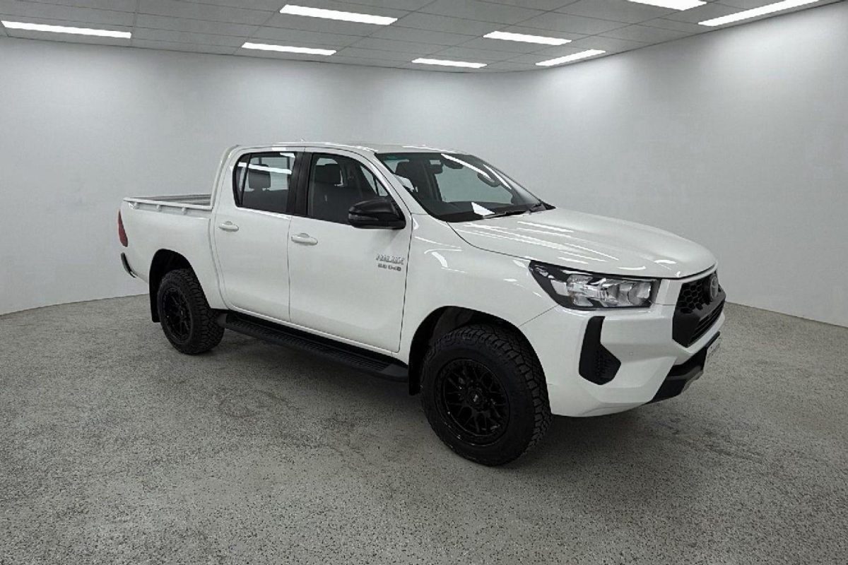 2025 Toyota Hilux 4x4 SR
