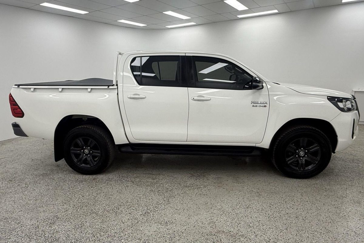 2023 Toyota Hilux SR