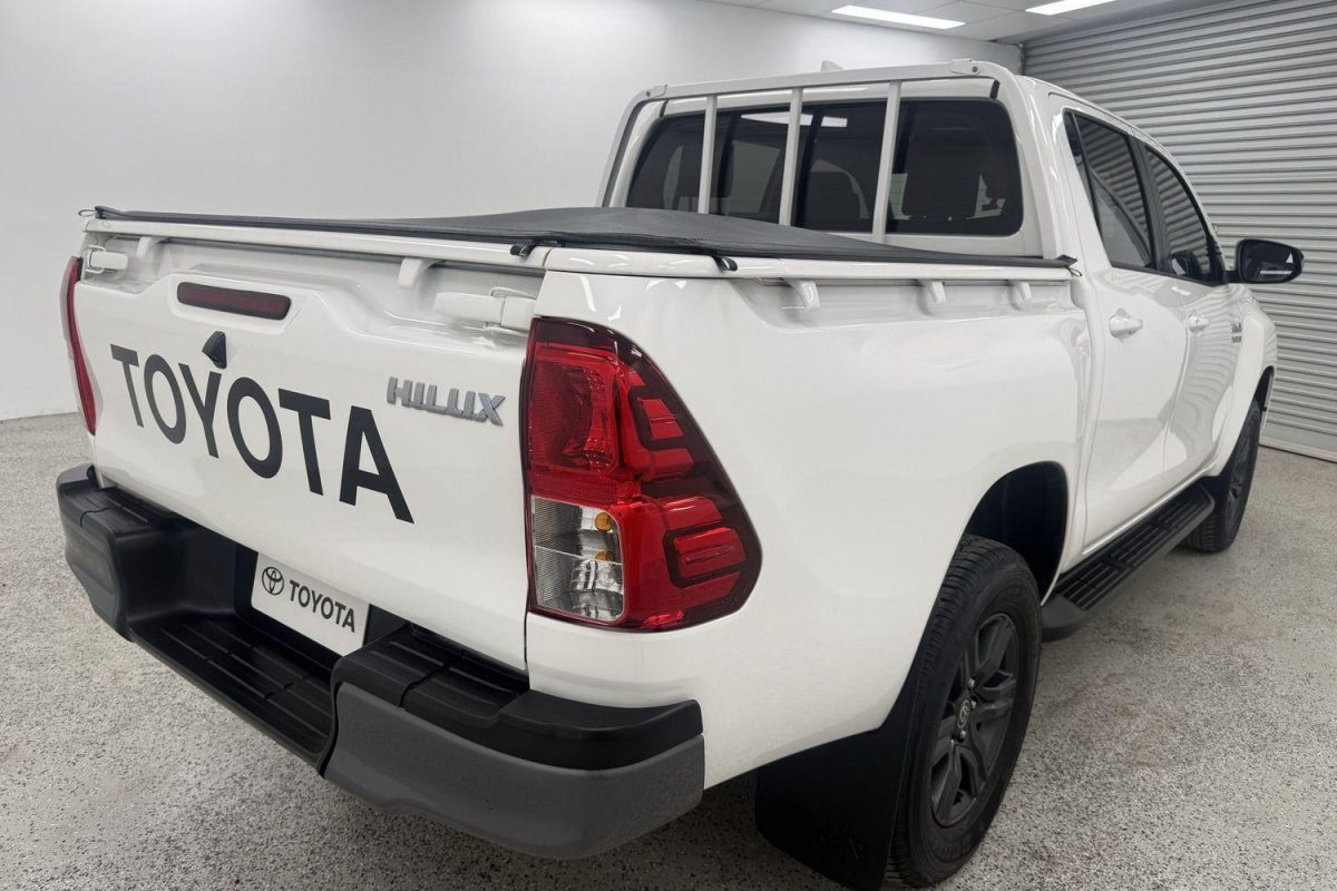 2023 Toyota Hilux SR