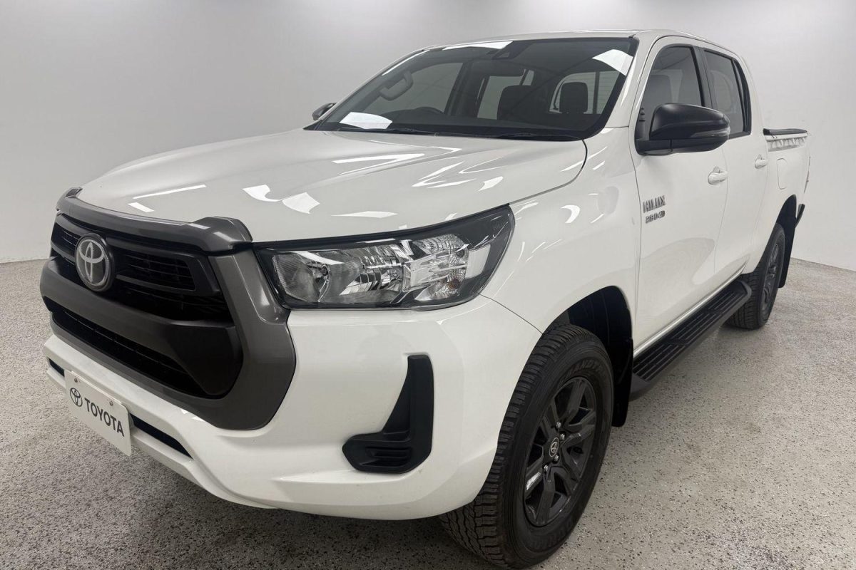 2023 Toyota Hilux SR