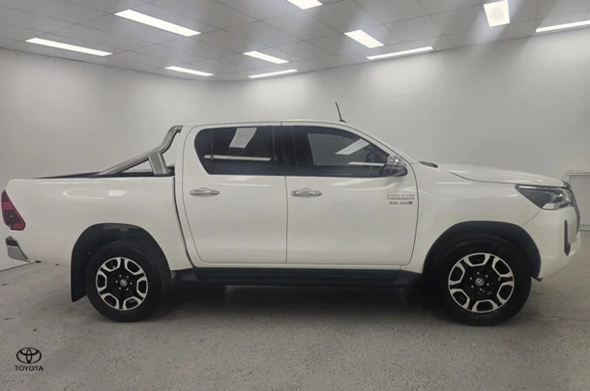 2021 Toyota Hilux SR5