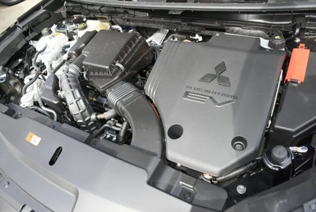 2025 Mitsubishi Outlander ZM MY24 PHEV AWD GSR Black Diamond 1 Speed Automatic Wagon Hybrid
