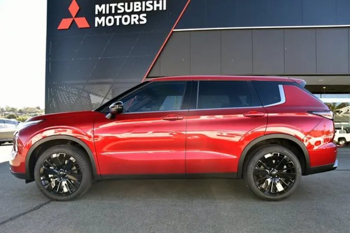 2026 Mitsubishi Outlander ZM MY26 Black Edition 2WD Red Diamond 8 Speed Constant Variable Wagon