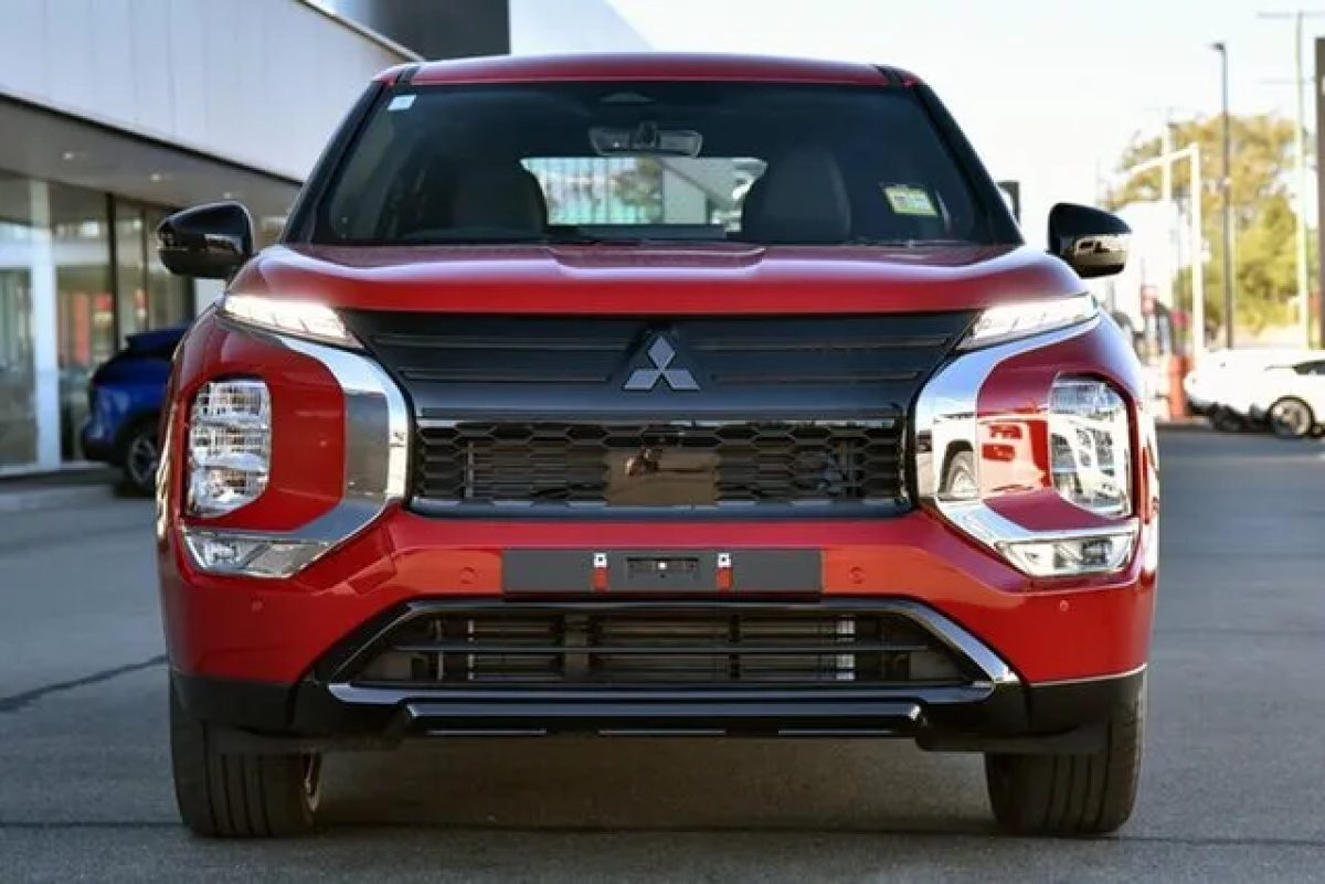 2026 Mitsubishi Outlander ZM MY26 Black Edition 2WD Red Diamond 8 Speed Constant Variable Wagon