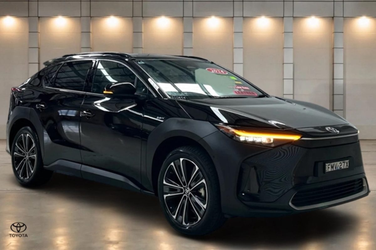 2024 Toyota bZ4X Base